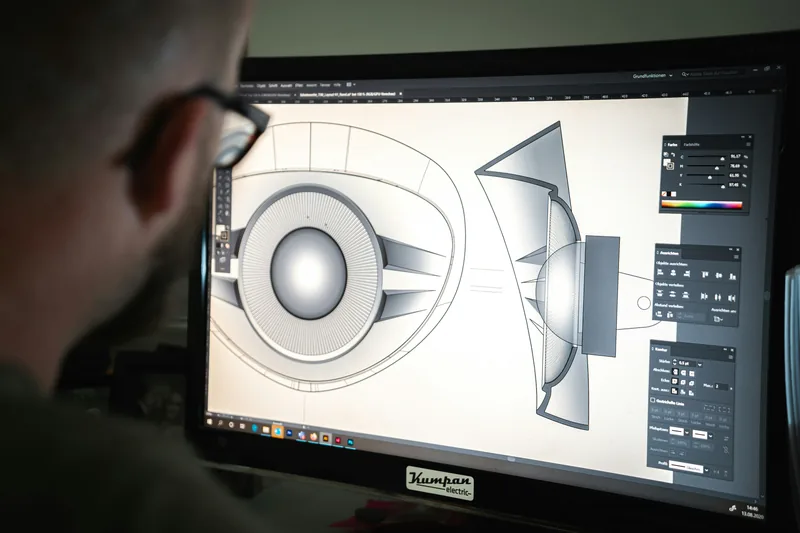Konstruktör som ritar i ett CAD-program