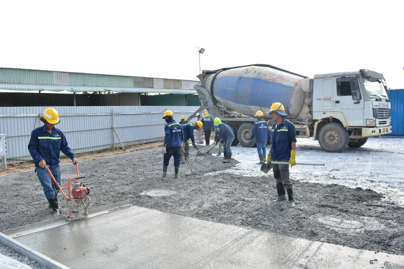 Maskinoperatör vid en betongtillverkning
